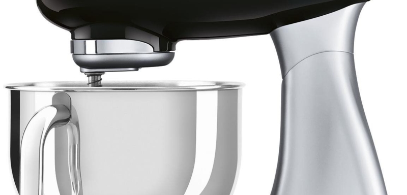 SMEG 50’s&nbsp;Retro Style 4,8&nbsp;l fekete, rozsdamentes acél talppal