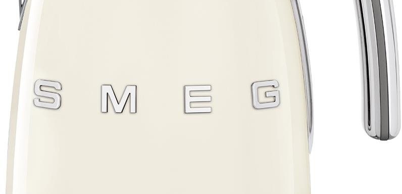 SMEG 50’s&nbsp;Retro Style 1,7l LED kijelző krémszínű